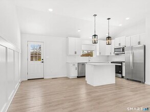 1974 Kings Hwy in Fairfield, CT - Building Photo - Building Photo