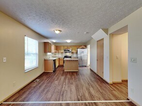 1560 Mallard Cir E in Newark, OH - Building Photo - Building Photo