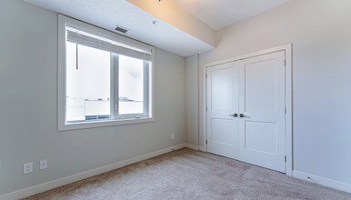 The Link in Edmonton, AB - Building Photo - Building Photo