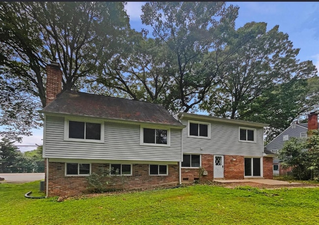 property at 9604 Braddock Rd