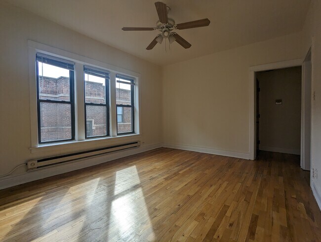 3817 N Fremont St, Unit W2 in Chicago, IL - Building Photo - Building Photo