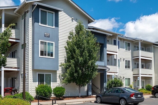 ALDERBROOK APARTMENTS- PREMIER, AFFORDABLE in Vancouver, WA - Foto de edificio - Building Photo