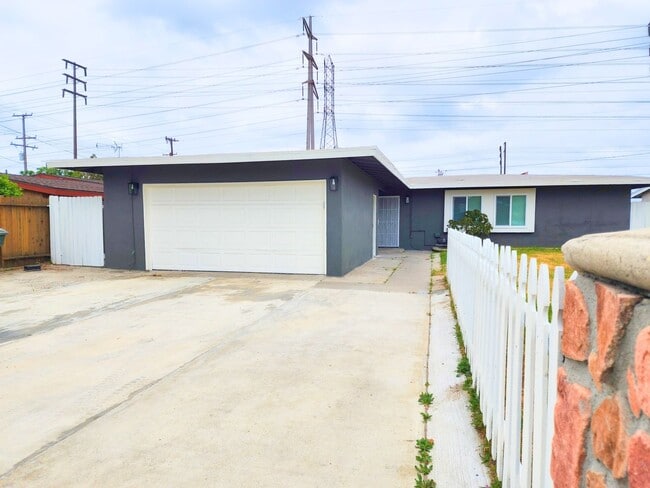 property at 923 S Sherrill St