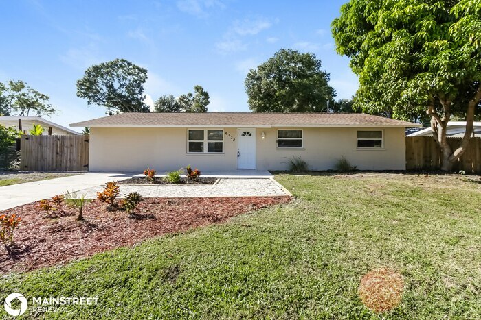 6232 Murdock Ave in Sarasota, FL - Building Photo