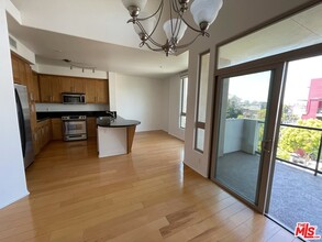 13044 Pacific Promenade-Unit -404 in Los Angeles, CA - Foto de edificio - Building Photo