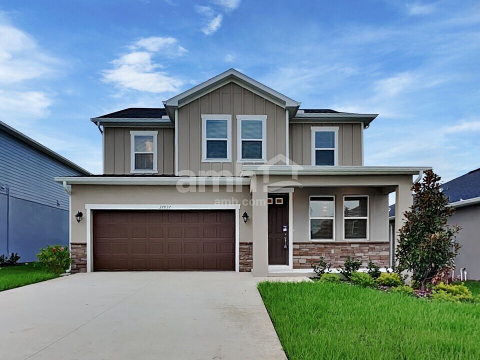 37837 Dusty Saddle Ln in Zephyrhills, FL - Building Photo