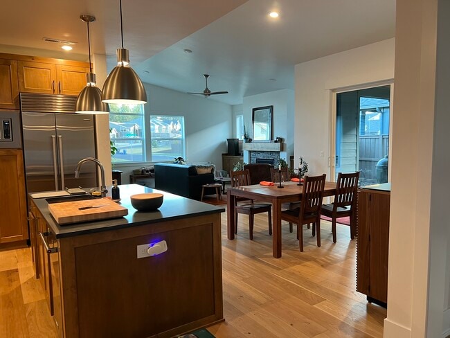 2289 NW Skyline Ranch Rd in Bend, OR - Foto de edificio - Building Photo