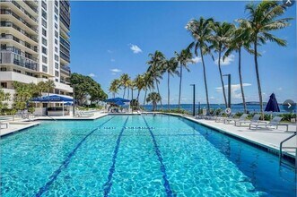 2333 Brickell Ave, Unit 517 in Miami, FL - Building Photo - Building Photo