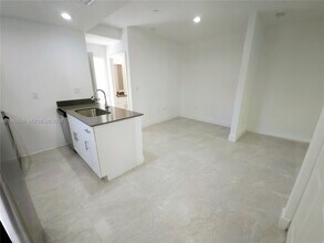 580 NW 34th St in Miami, FL - Building Photo - Building Photo