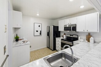 6858 139th Ave NE, Unit 726 in Redmond, WA - Foto de edificio - Building Photo