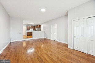 4602 Longshore Ave in Philadelphia, PA - Building Photo