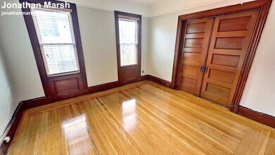 18 Pleasant St, Unit 1 in Boston, MA - Foto de edificio - Building Photo