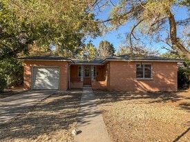 512 E Mesa Dr in Hobbs, NM - Building Photo