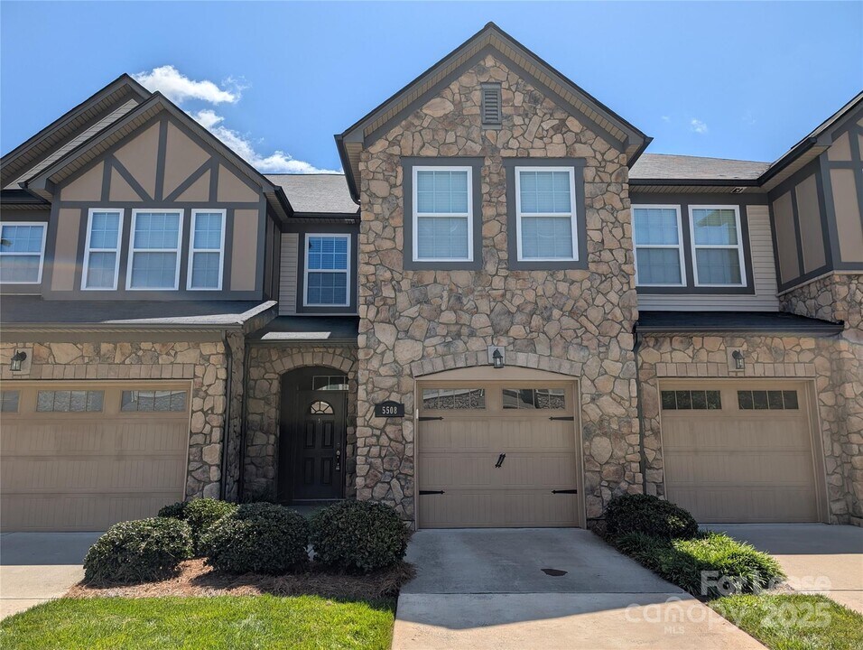 5508 Trieg Dr in Charlotte, NC - Building Photo