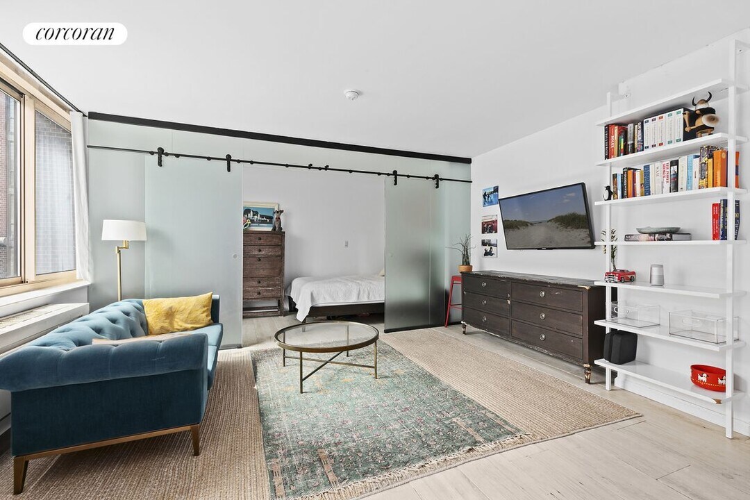 250 S End Ave in New York, NY - Building Photo