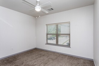 Backwater Cove in Fayetteville, AR - Building Photo - Interior Photo