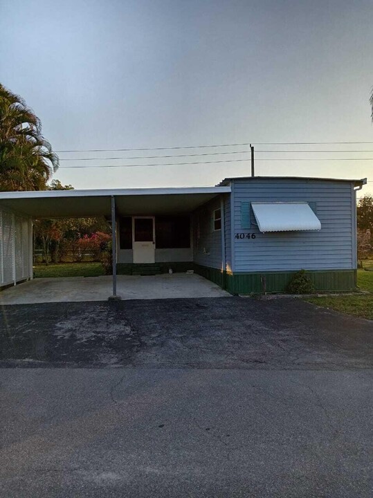 4046 67th Ln N in Riviera Beach, FL - Building Photo