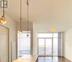 88 Harbour St in Toronto, ON - Building Photo - Building Photo