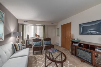 Willowood Apartments in Eastlake, OH - Building Photo - Interior Photo