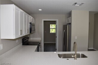 8159 Hedgecoth Ave in North Port, FL - Foto de edificio - Building Photo