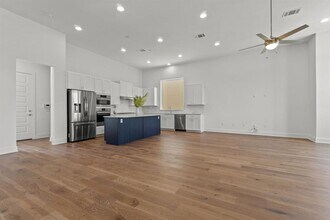 6121 Sendero Hills Pkwy in Austin, TX - Foto de edificio - Building Photo