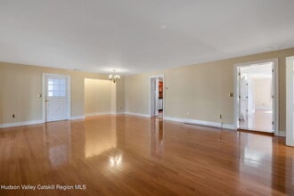 411 Albany Ave in Kingston, NY - Building Photo - Building Photo