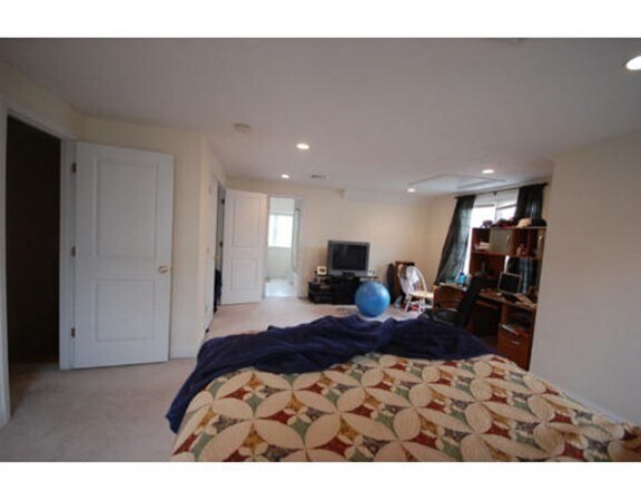 22 Shanley St, Unit #2 in Boston, MA - Foto de edificio - Building Photo