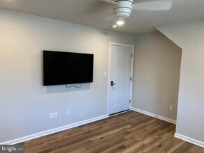 215 E Linden St in Kennett Square, PA - Building Photo - Building Photo