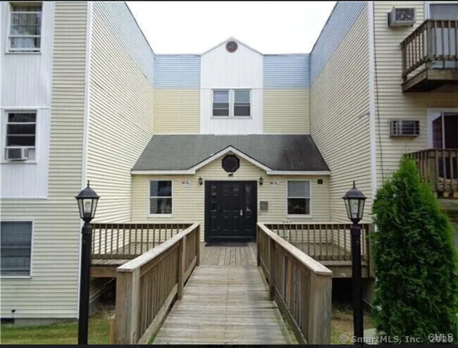 46 Taylor St in Stamford, CT - Building Photo