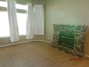1009 Lillian Ct in Lancaster, CA - Building Photo - Building Photo
