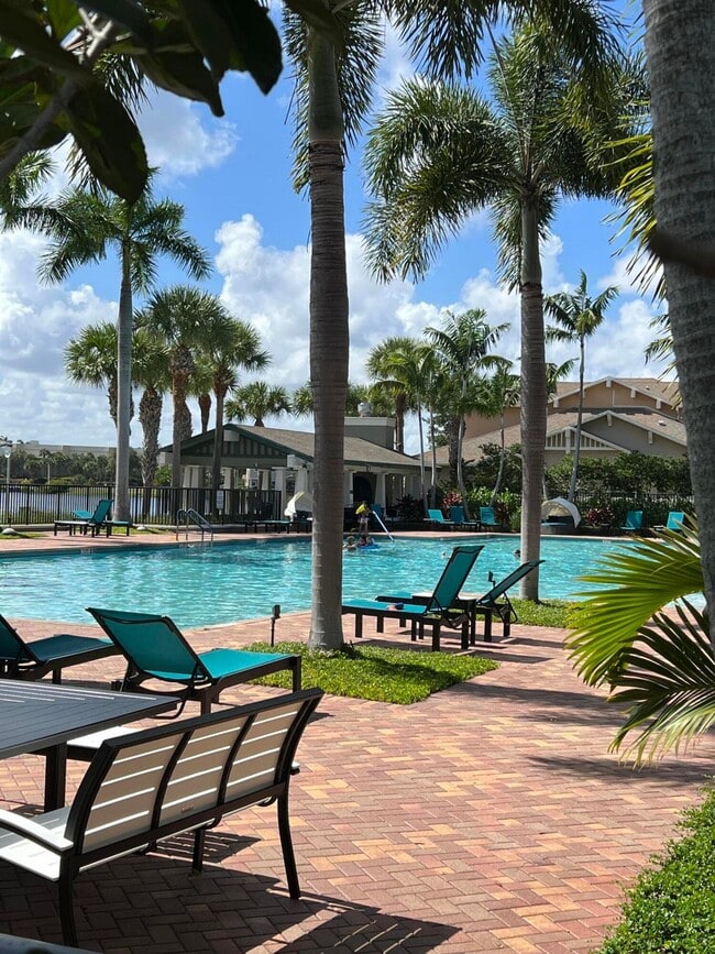 441 Amador Ln, Unit 1 in West Palm Beach, FL - Building Photo - Building Photo