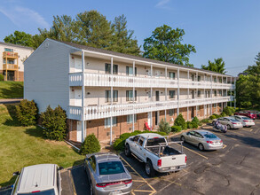 Village Hill (Patriot Walker) in Charleston, WV - Foto de edificio - Building Photo