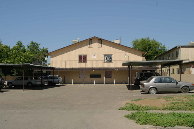 416 N A St in Madera, CA - Foto de edificio - Building Photo