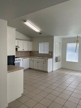 1425 Quail St in Los Banos, CA - Building Photo - Building Photo