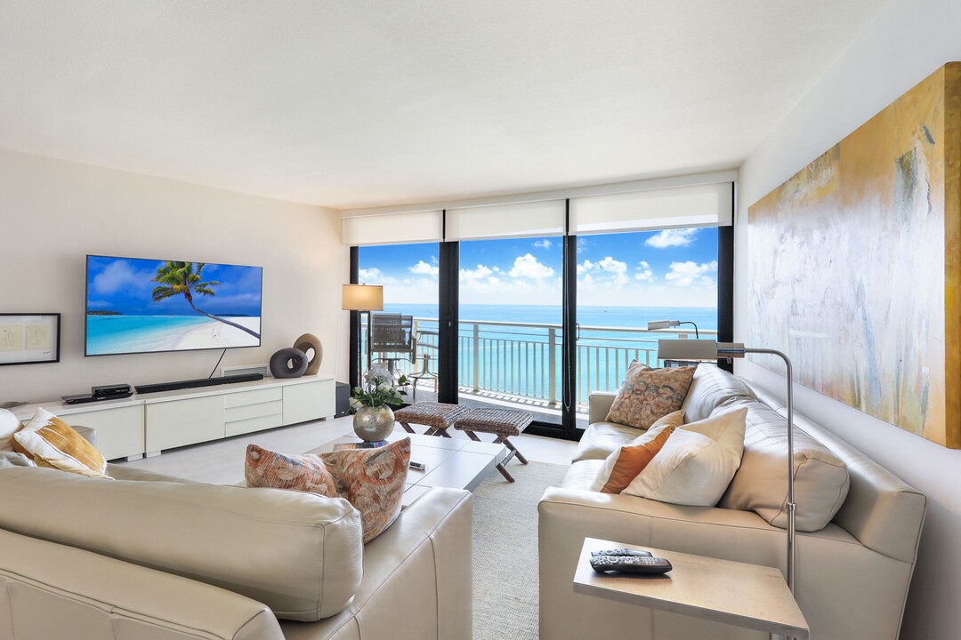 3000 N Ocean Dr in Riviera Beach, FL - Building Photo