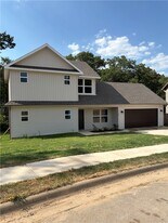 1401 Cresent St in Bentonville, AR - Building Photo
