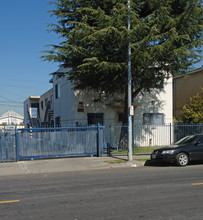 679 40th Pl in Los Angeles, CA - Building Photo - Building Photo