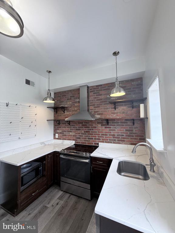 1111 Duke St in Alexandria, VA - Building Photo - Building Photo