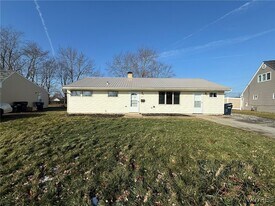 107 Revere Rd in Grand Island, NY - Building Photo