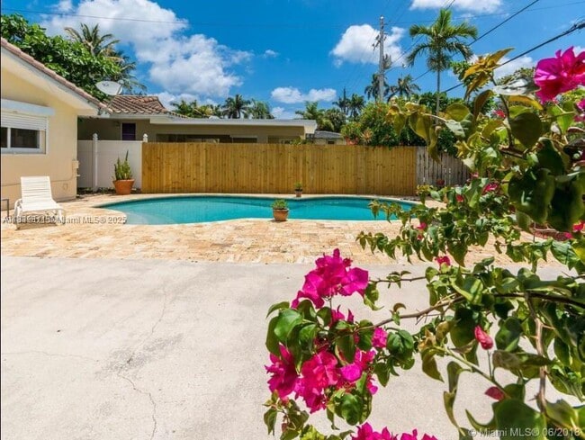 property at 1406 Polk St
