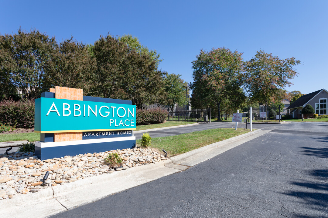 Abbington Place Apartments in Greensboro, NC - Building Photo