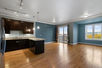 207 E 31st St, Unit #5B in Chicago, IL - Building Photo - Building Photo