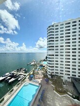 801 Brickell Bay Dr in Miami, FL - Building Photo - Building Photo