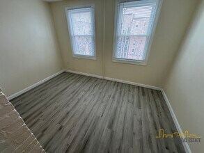 194 Kelton St, Unit 3 in Boston, MA - Foto de edificio - Building Photo
