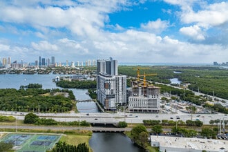 Soleste NoMi Beach in Aventura, FL - Foto de edificio - Building Photo