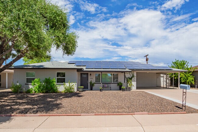 2136 W Village Dr in Phoenix, AZ - Building Photo - Building Photo