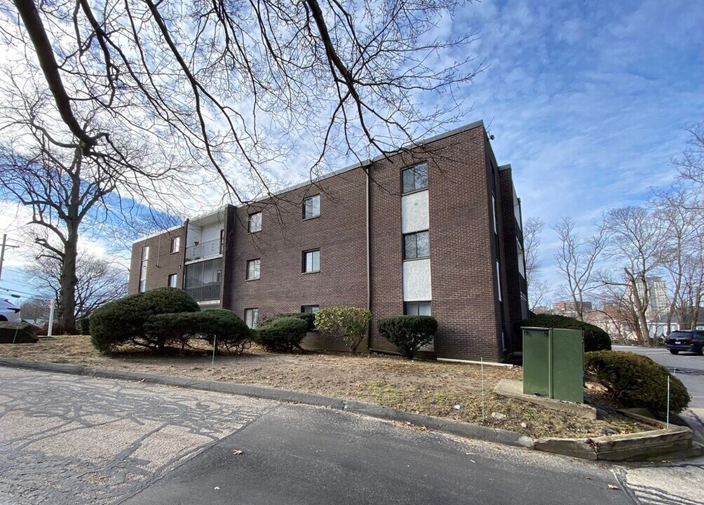 24 South St in Quincy, MA - Building Photo