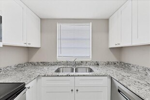 101 Avenida De Bahia in Nokomis, FL - Building Photo