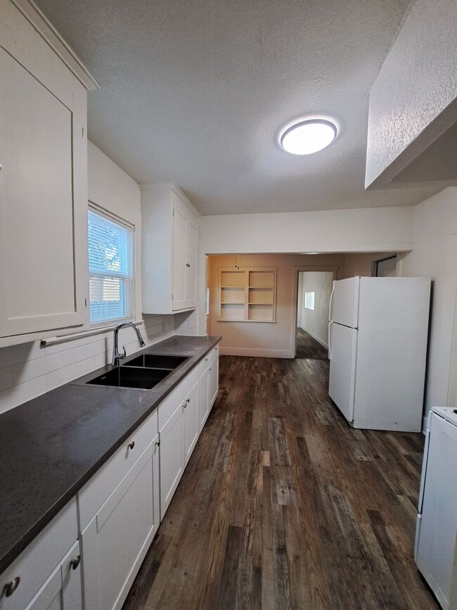 property at 956-958 N Farris Ave
