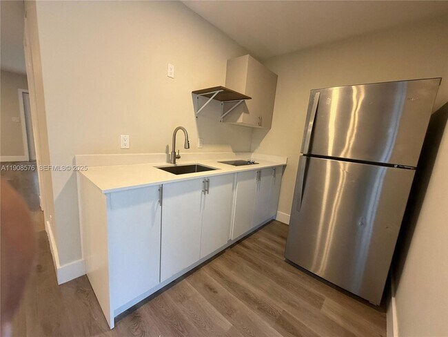 126 NE 19th Ave in Pompano Beach, FL - Building Photo - Building Photo